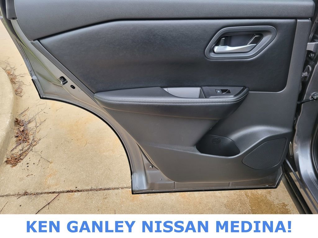 Certified 2025 Nissan Rogue SV FWD image 41