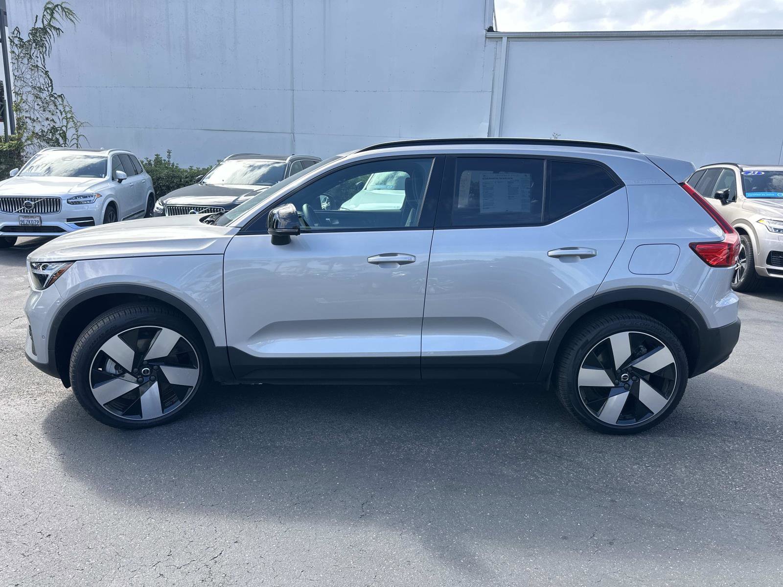 Certified 2023 Volvo XC40 Recharge Plus image 7