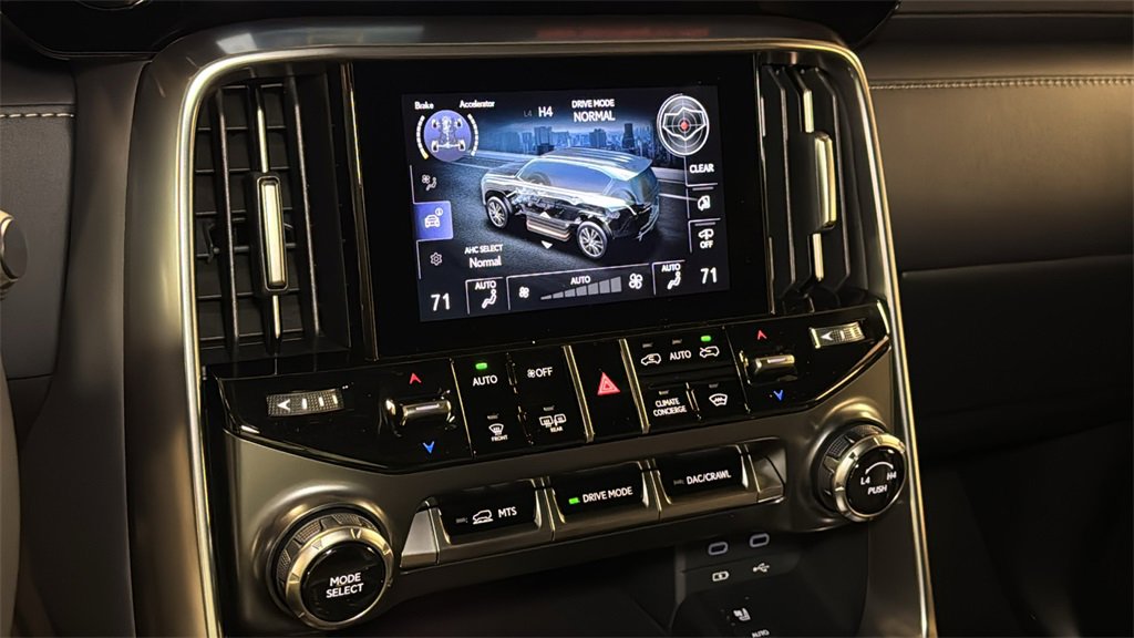 New 2025 Lexus LX 600 4WD w/ Luxury Package image 31