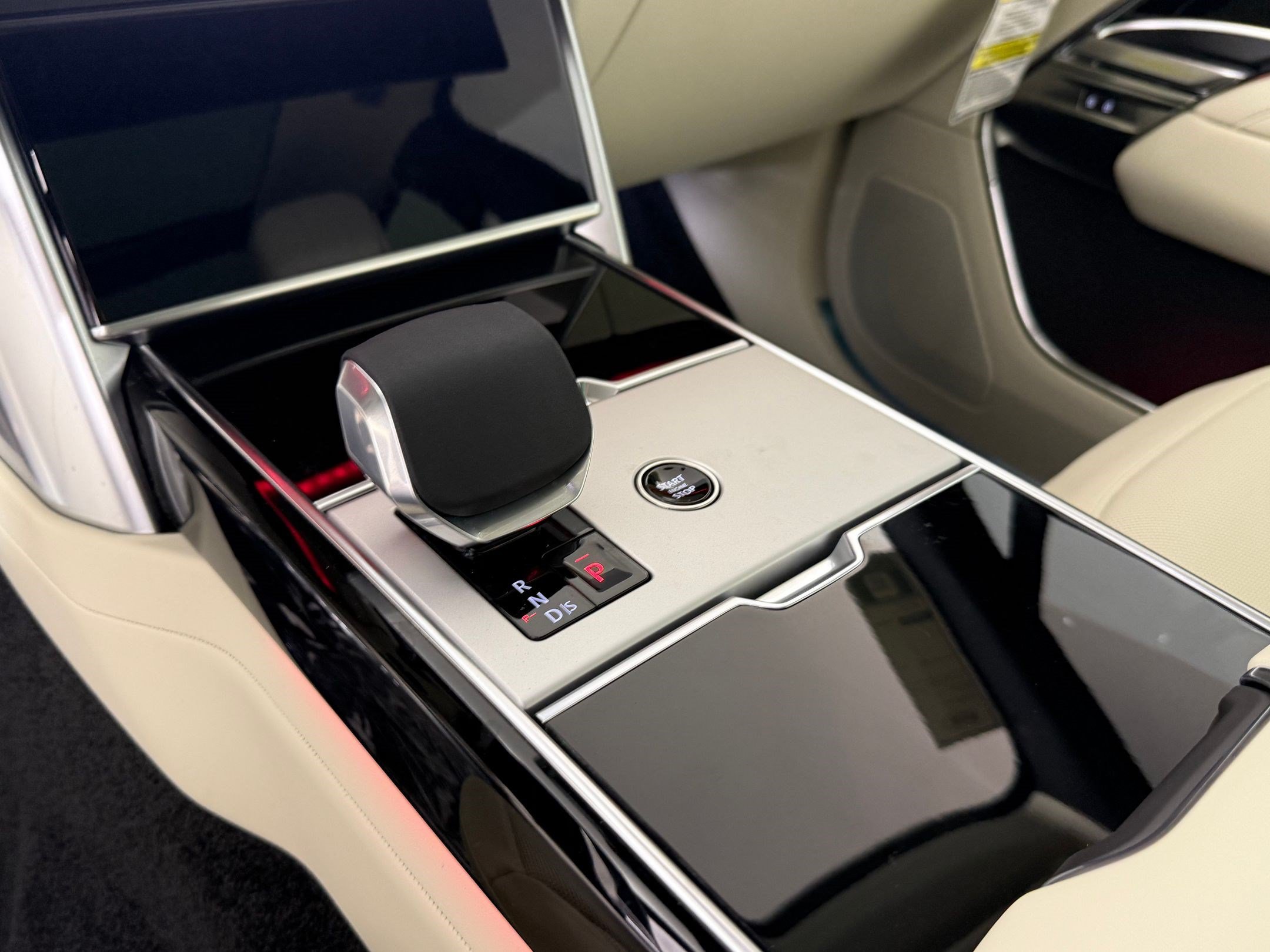 New 2026 Land Rover Range Rover SE AWD/4WD image 18