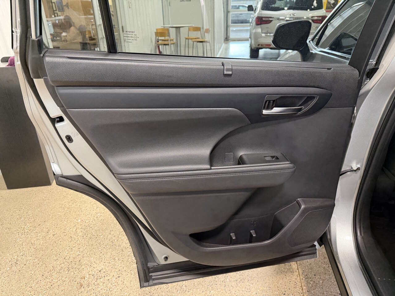 Used 2023 Toyota Highlander XLE image 22