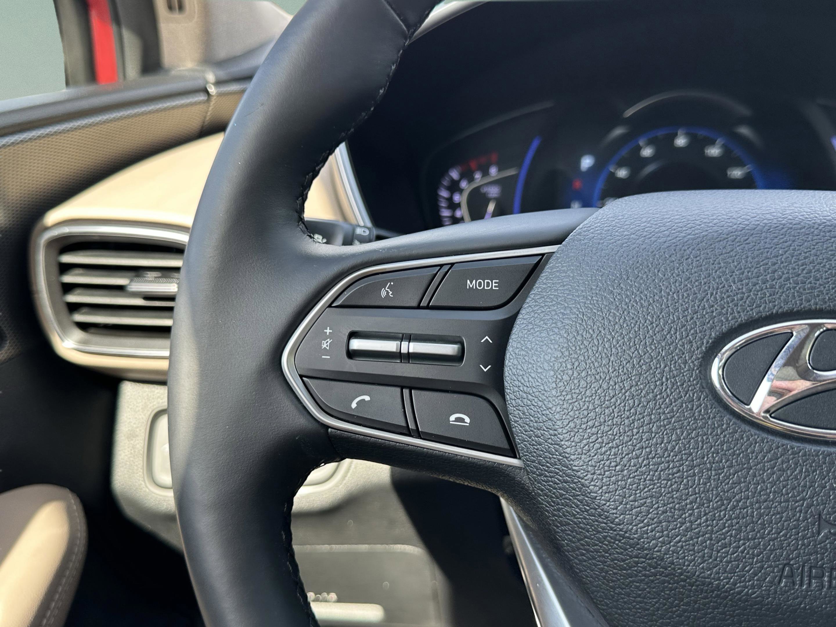 Used 2020 Hyundai Santa Fe Limited image 32