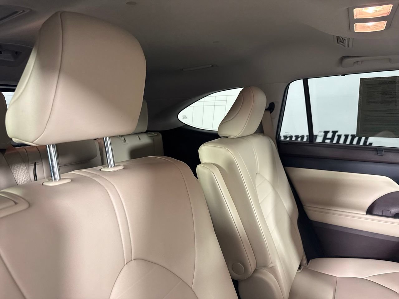 Used 2022 Toyota Highlander XLE FWD image 30