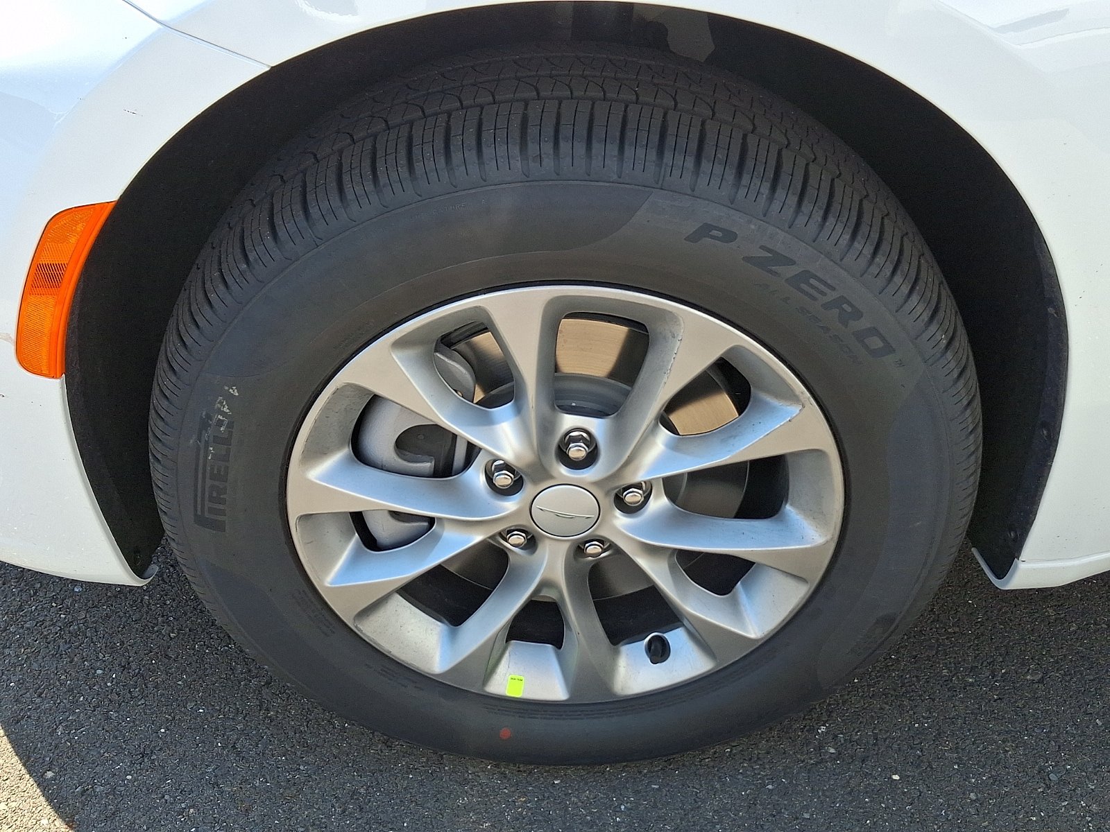 New 2027 Chrysler Pacifica Select AWD/4WD image 4