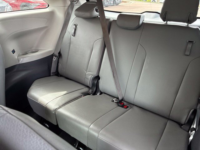 Used 2021 Toyota Sienna XLE FWD image 21