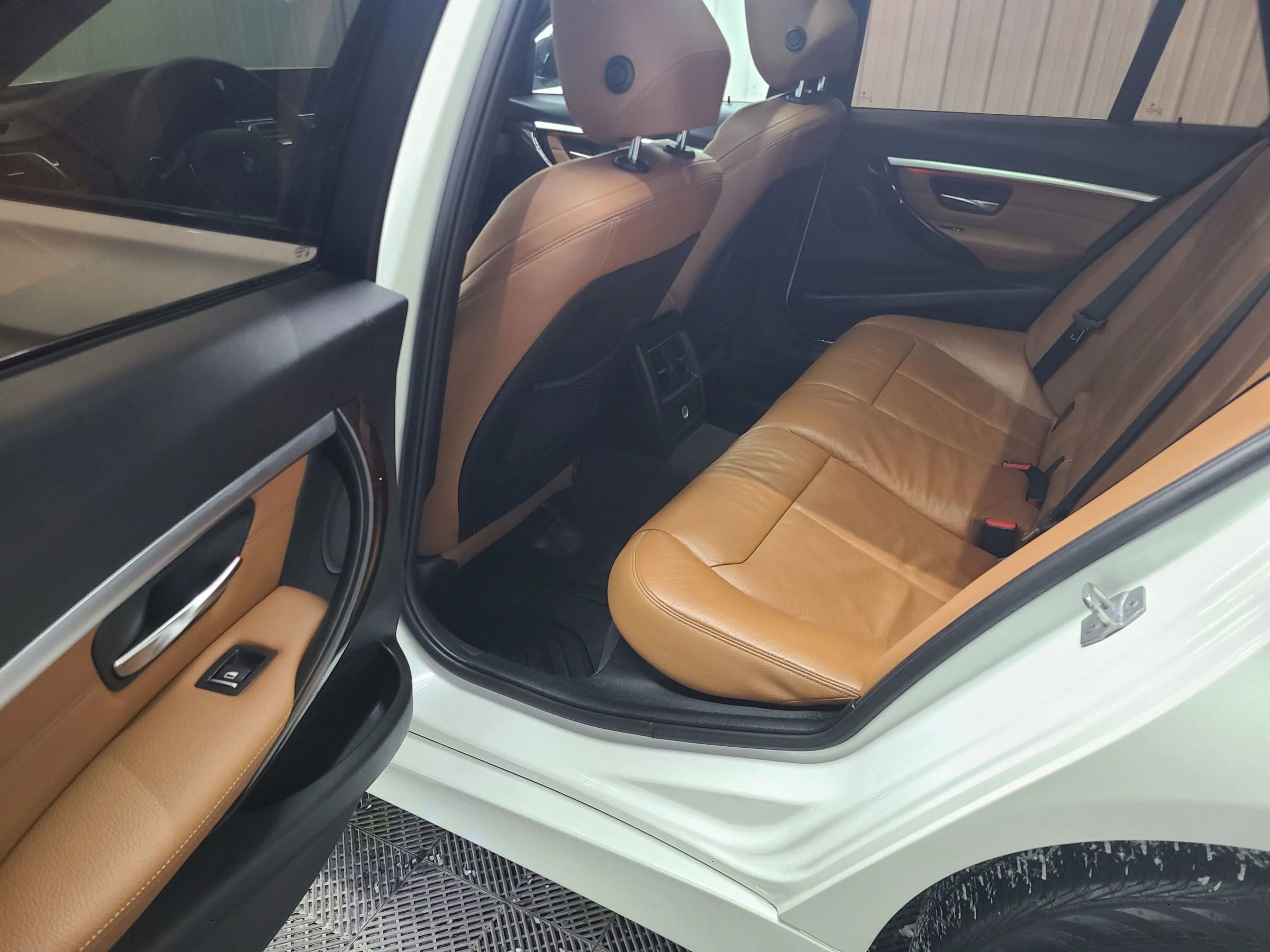Used 2017 BMW 330i xDrive Wagon image 38