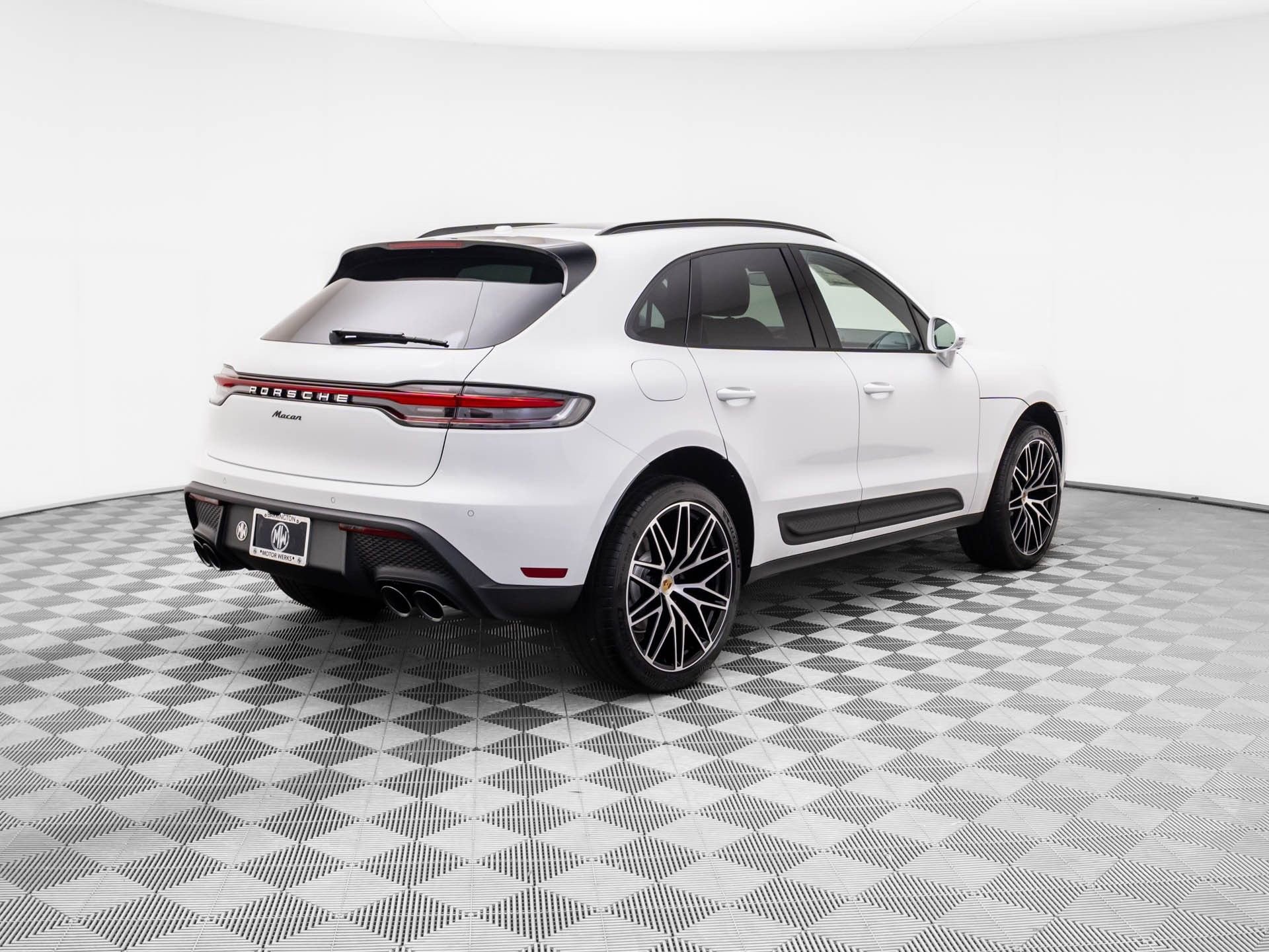 Certified 2026 Porsche Macan image 8