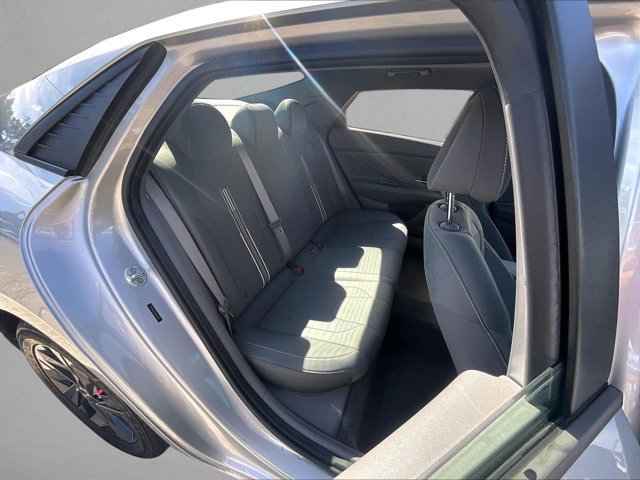 Used 2022 Hyundai Elantra SEL FWD image 26