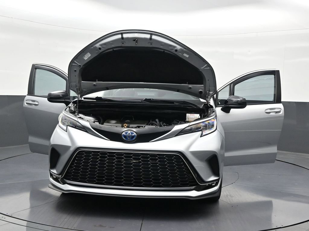 Used 2024 Toyota Sienna XSE w/ XSE Plus Package FWD image 39
