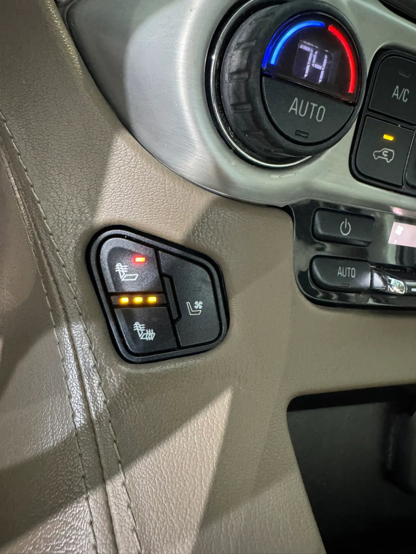 Used 2017 GMC Yukon SLT AWD/4WD image 40