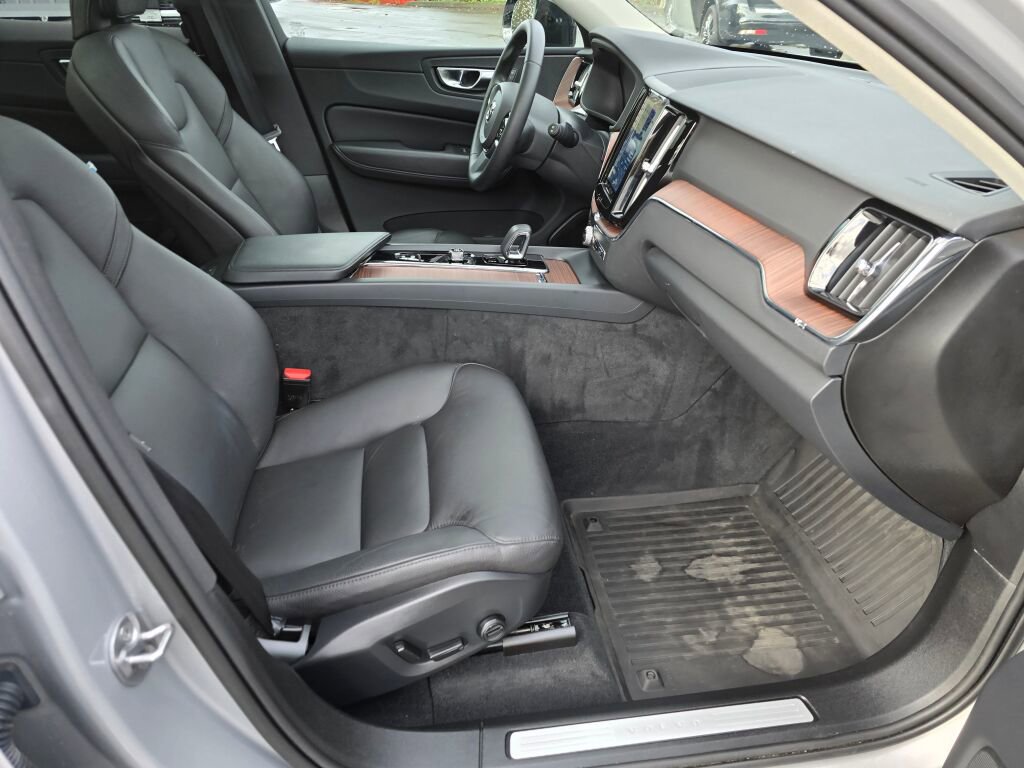 Used 2023 Volvo XC60 B5 Plus w/ Climate Package image 11