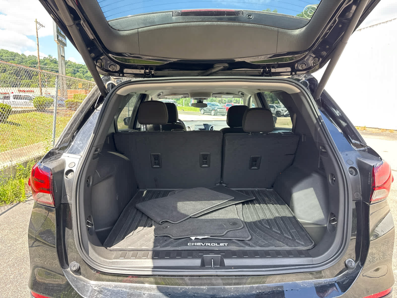 Used 2023 Chevrolet Equinox LT AWD/4WD image 23