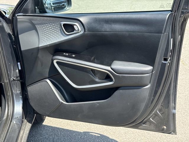 Used 2024 Kia Soul LX w/ Option Group 015 FWD image 8