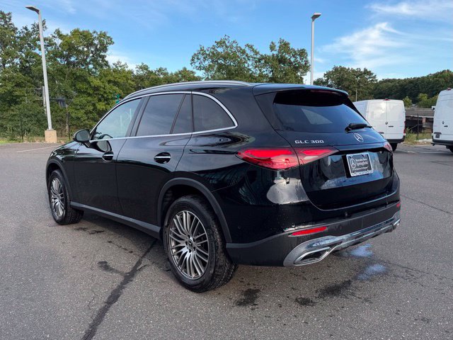 Used 2024 Mercedes-Benz GLC 300 4MATIC image 5