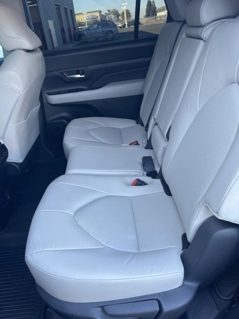 Used 2025 Toyota Grand Highlander AWD Hybrid image 12