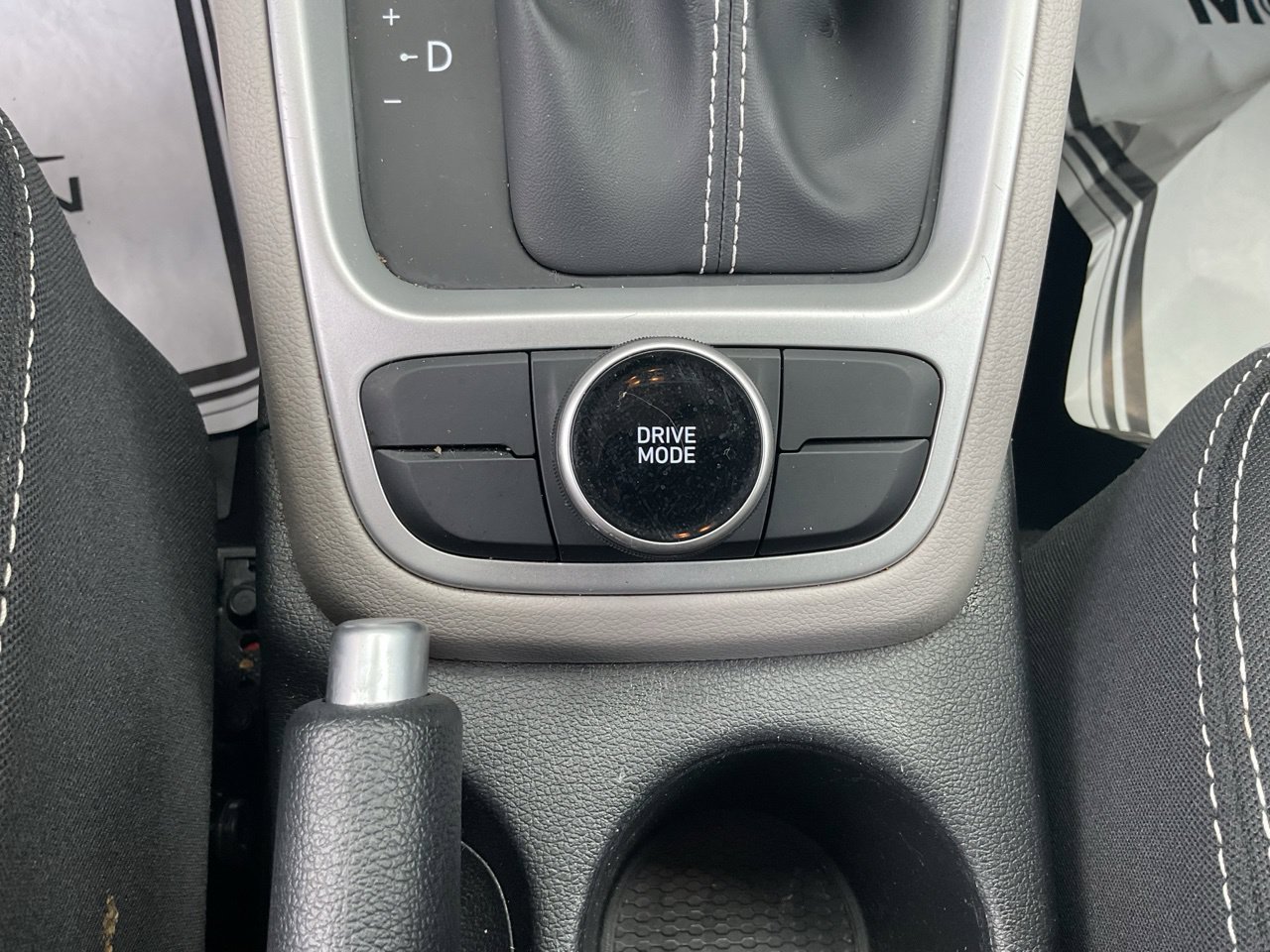 Used 2025 Hyundai Venue SEL FWD image 24