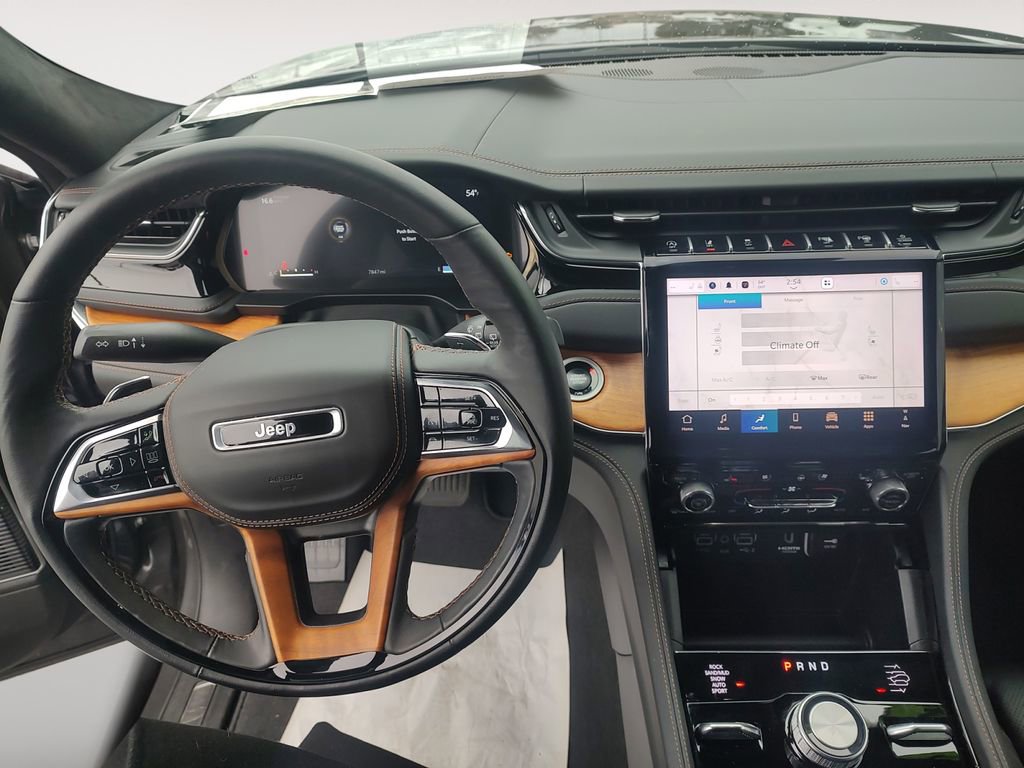 Used 2024 Jeep Grand Cherokee Summit AWD/4WD image 10