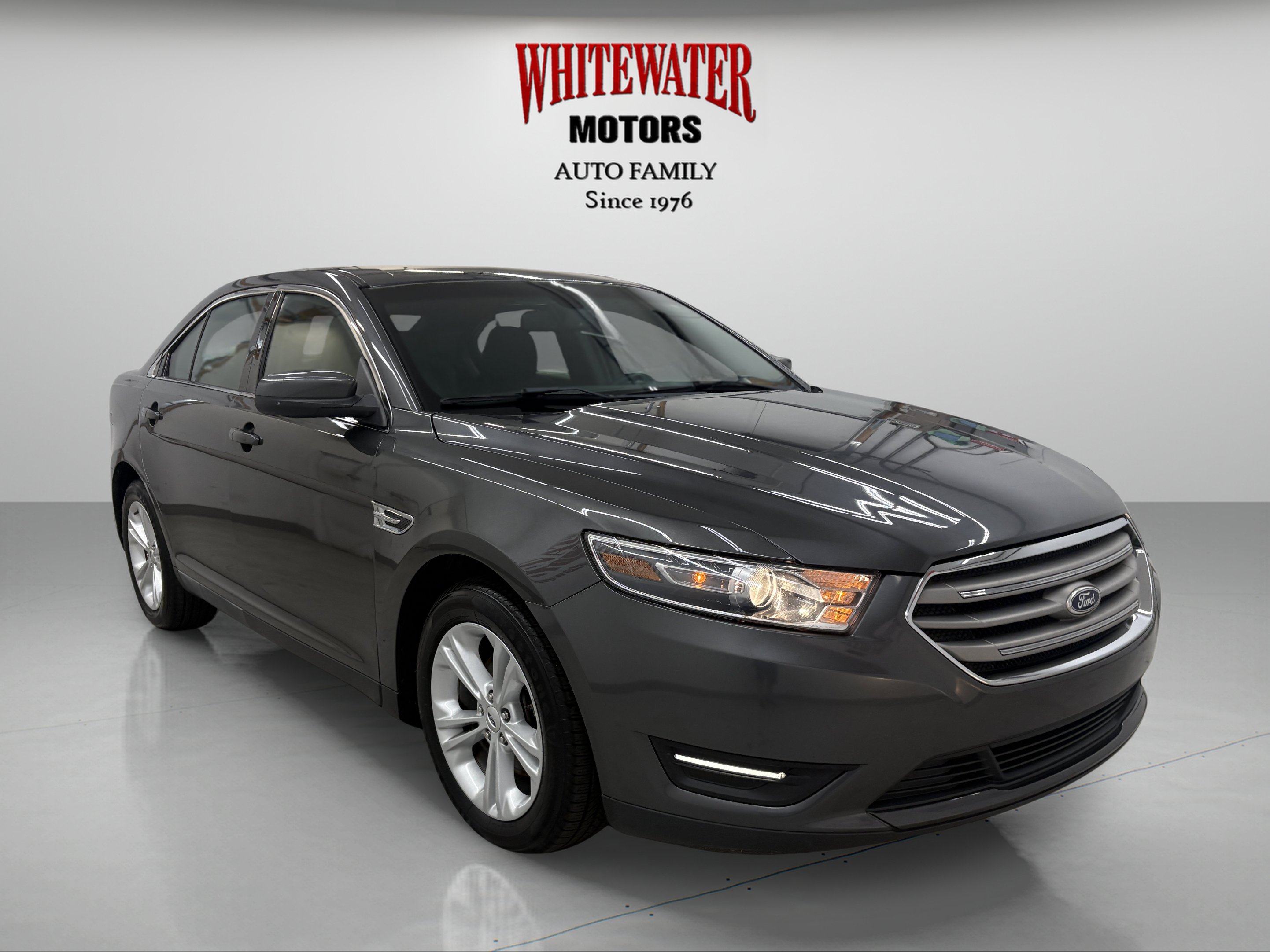 Used 2015 Ford Taurus SEL FWD image 6