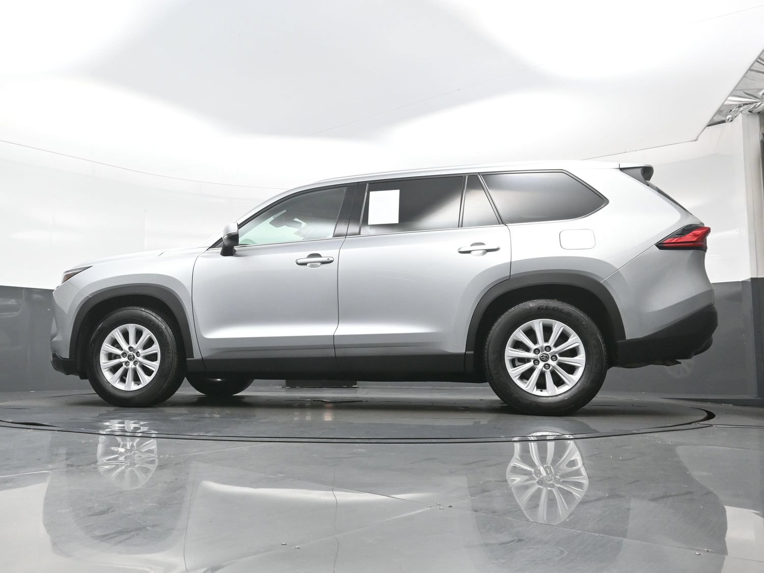 Used 2025 Toyota Grand Highlander FWD image 32