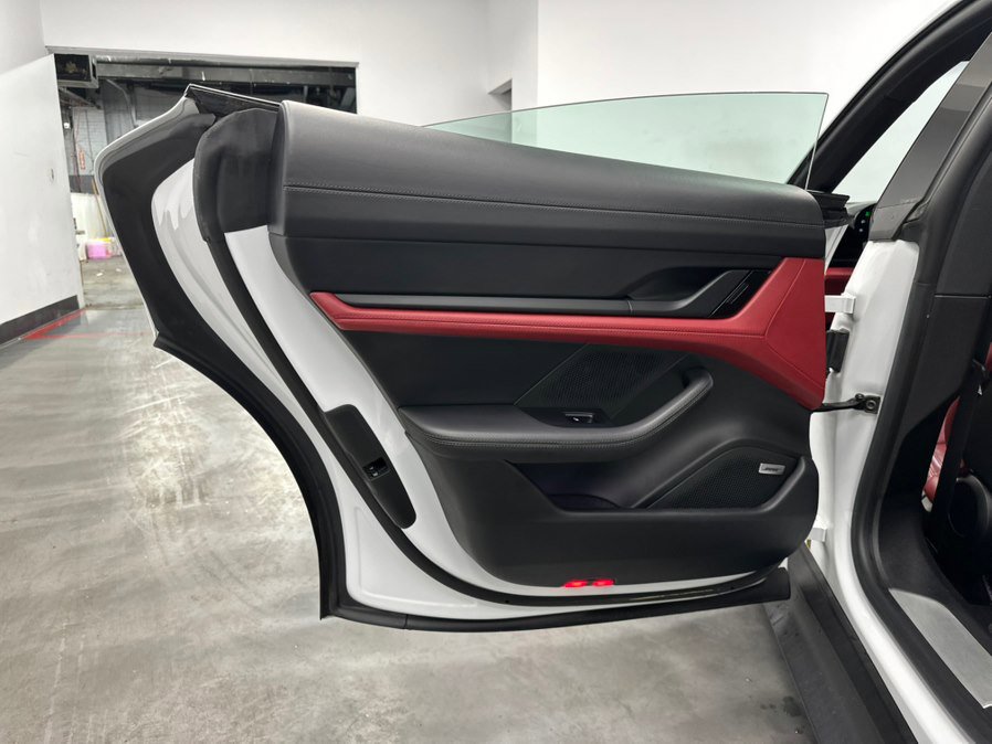 Used 2020 Porsche Taycan 4S image 30