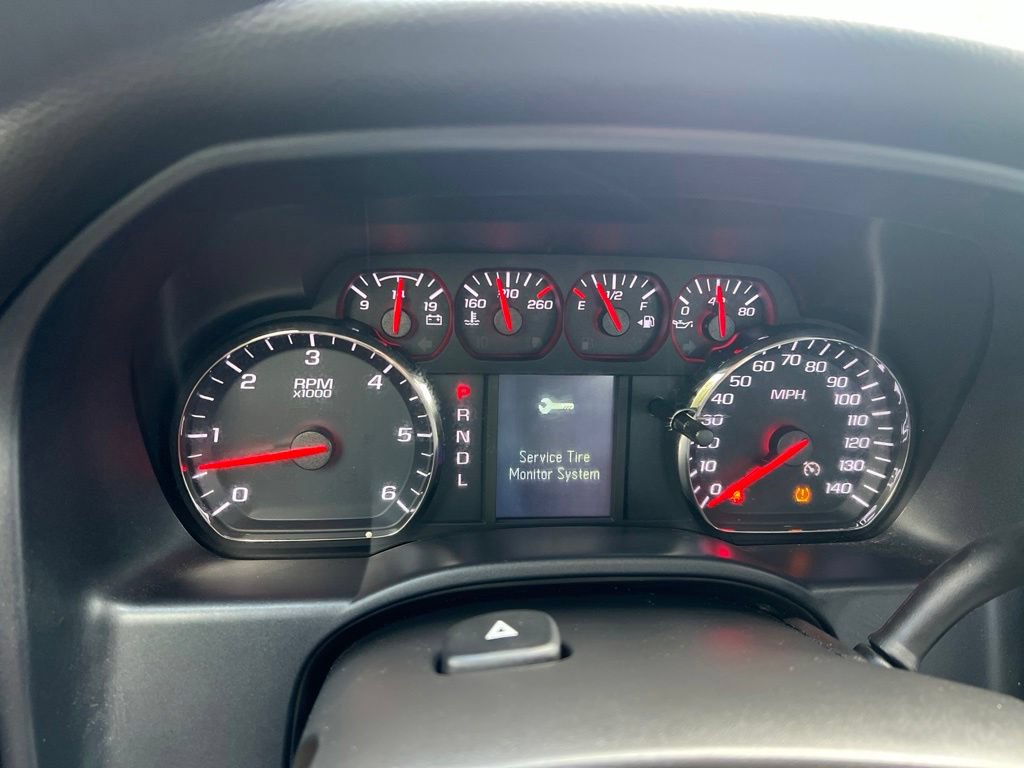 Used 2018 Chevrolet Silverado 1500 Custom w/ Custom Value Package AWD/4WD image 38