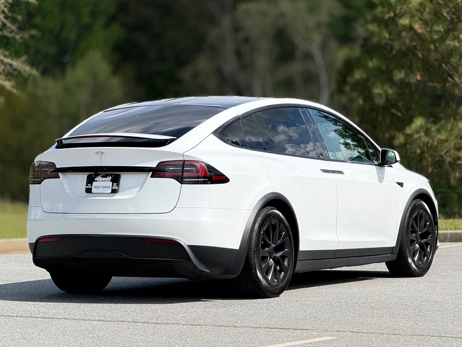 Used 2022 Tesla Model X image 11