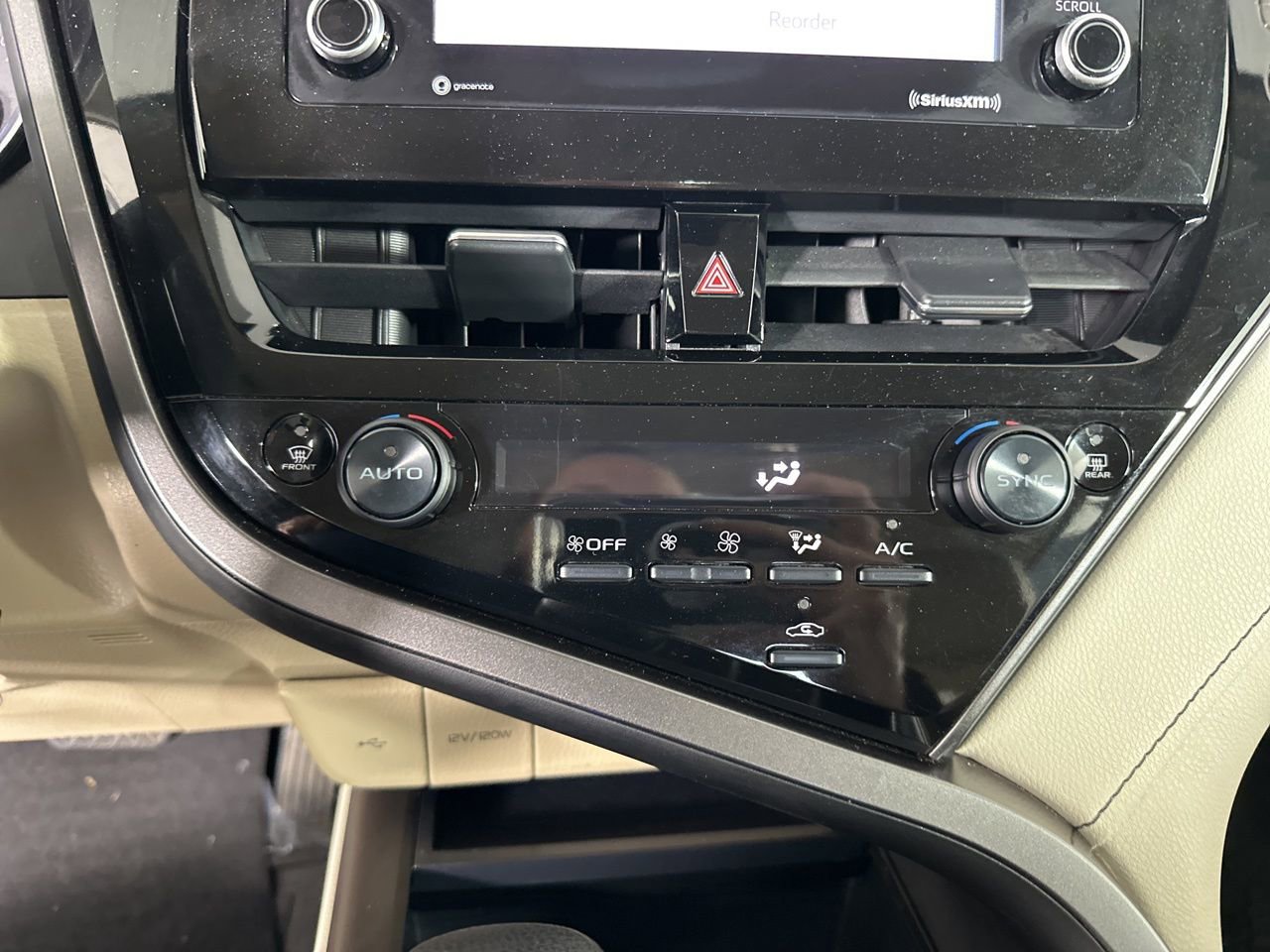 Used 2022 Toyota Camry LE image 17