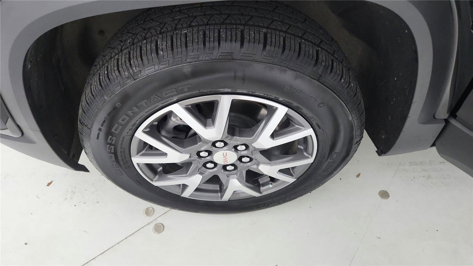 Used 2023 GMC Acadia SLE w/ Driver Convenience Package image 37