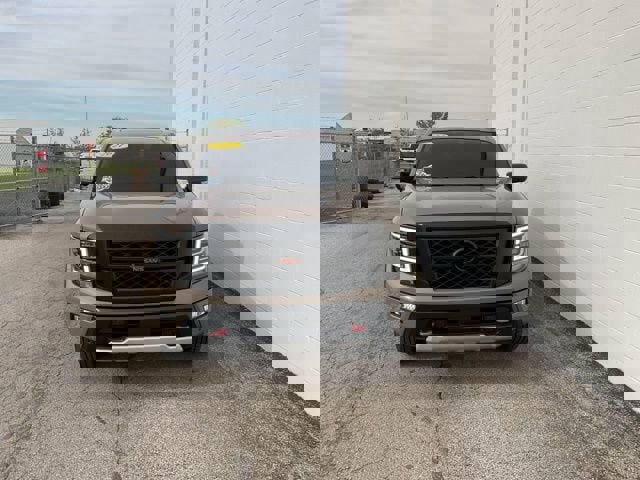Used 2021 Nissan Titan PRO-4X w/ Pro-4x Convenience Package image 5
