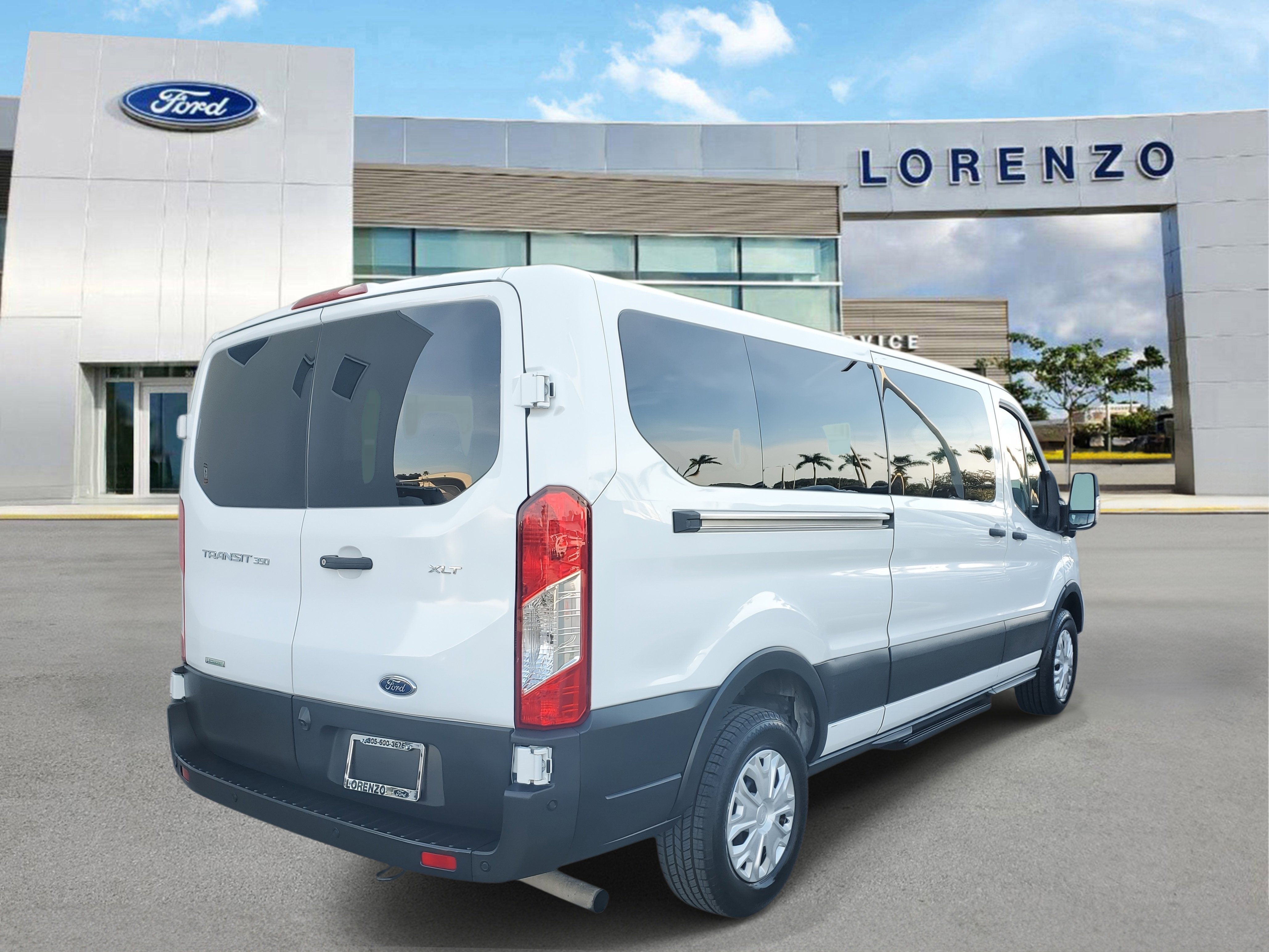 Used 2023 Ford Transit 350 XLT image 5