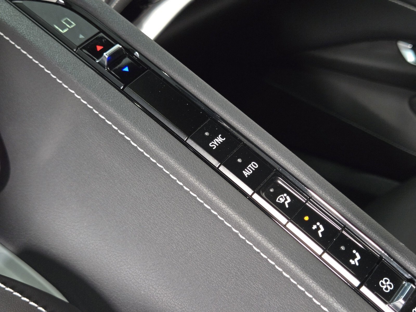 Used 2025 Chevrolet Corvette Stingray Coupe w/ Z51 Performance Package image 31