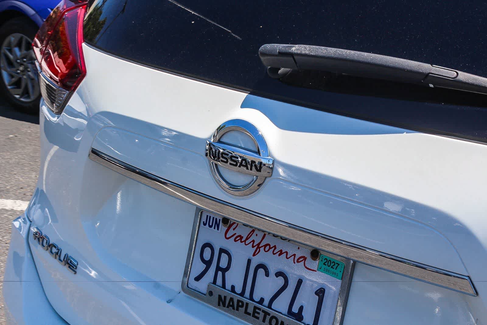 Used 2019 Nissan Rogue S w/ Special Edition Package FWD image 11