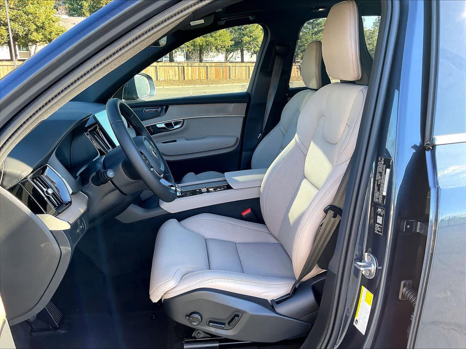 New 2026 Volvo XC90 T8 Ultra w/ Protection Package Premier image 11