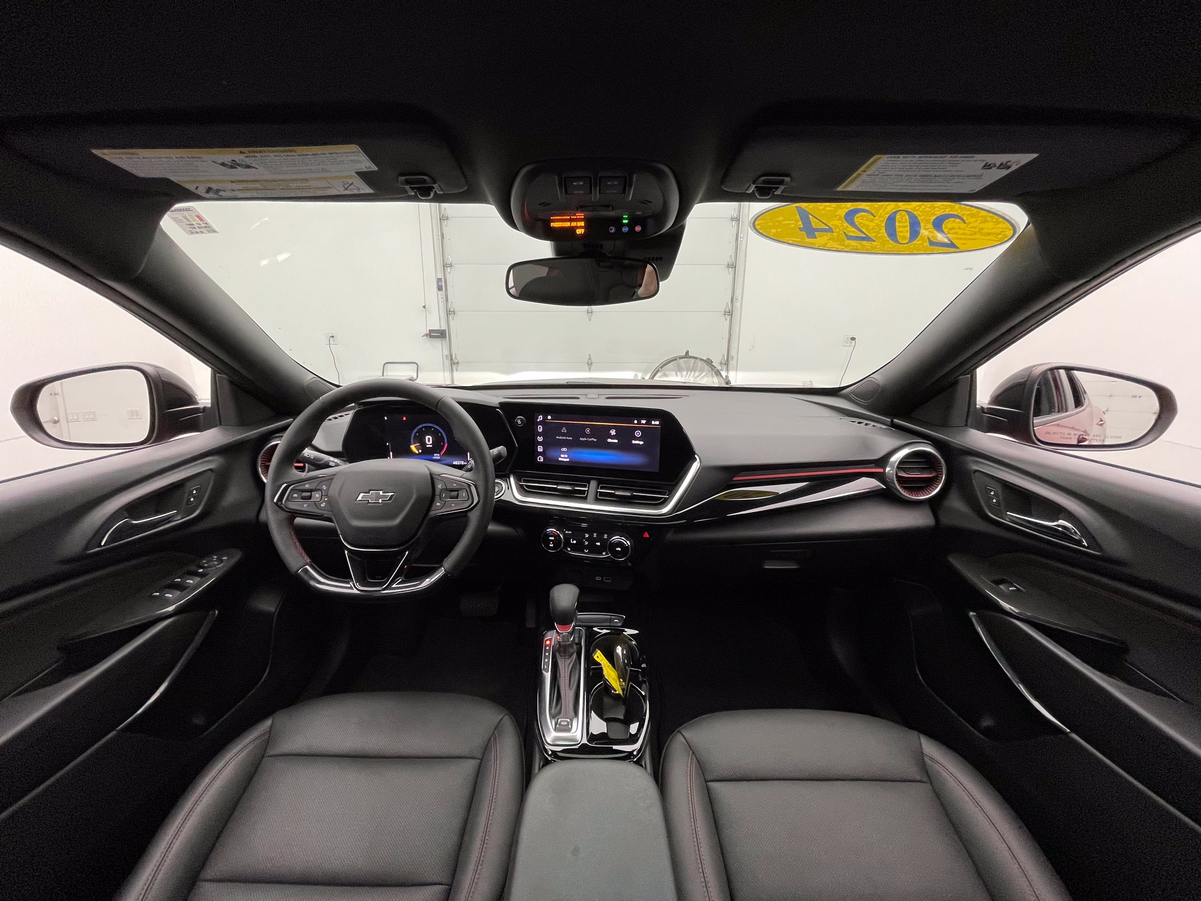 Used 2024 Chevrolet Trax RS w/ Sunroof Package FWD image 3