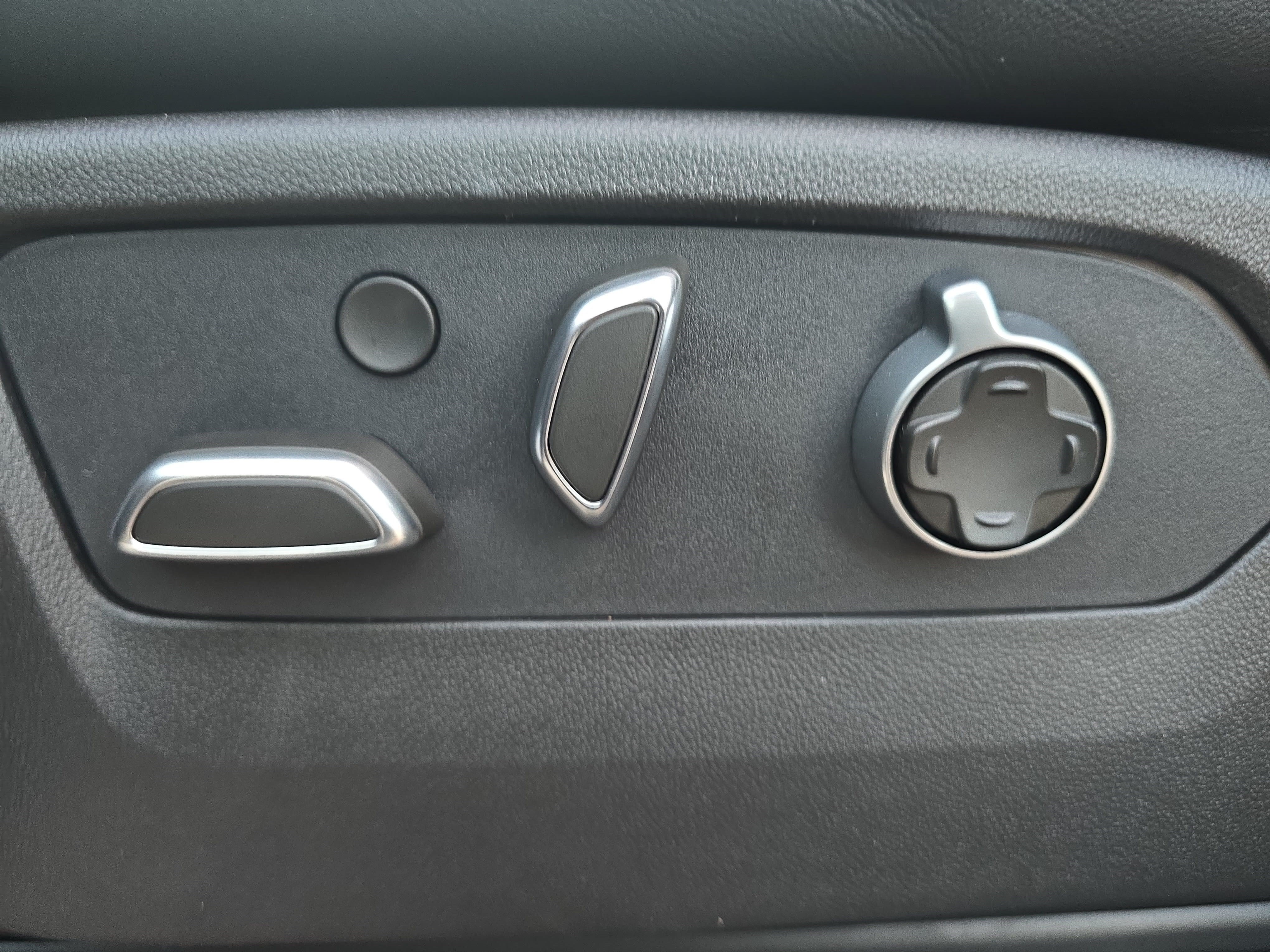 Certified 2026 Cadillac Escalade V AWD/4WD image 30