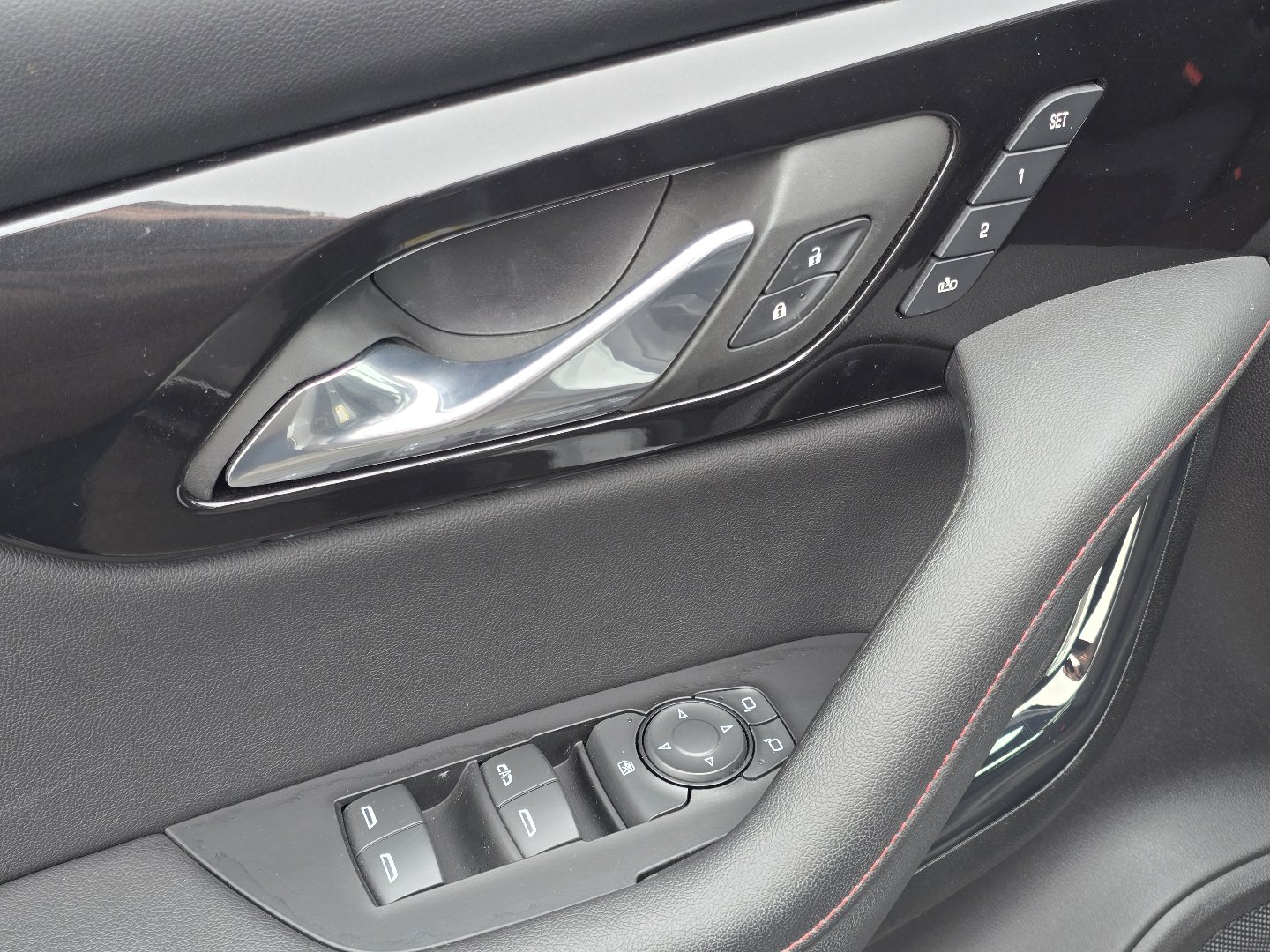 Certified 2023 Chevrolet Blazer RS w/ Driver Confidence II Package image 38