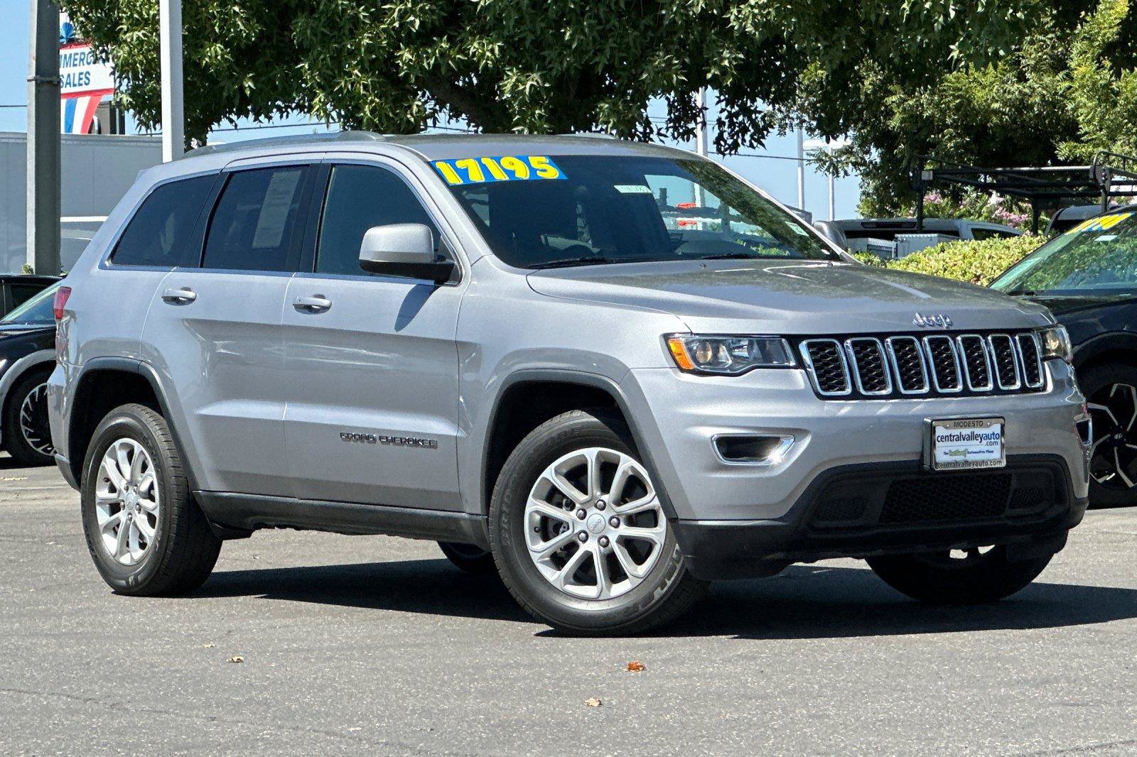 Used 2021 Jeep Grand Cherokee Laredo RWD image 2