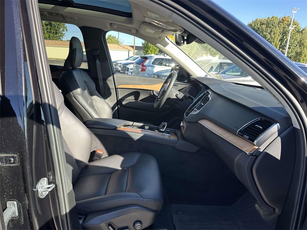 Certified 2024 Volvo XC90 B5 Plus w/ Protection Package Premier image 13