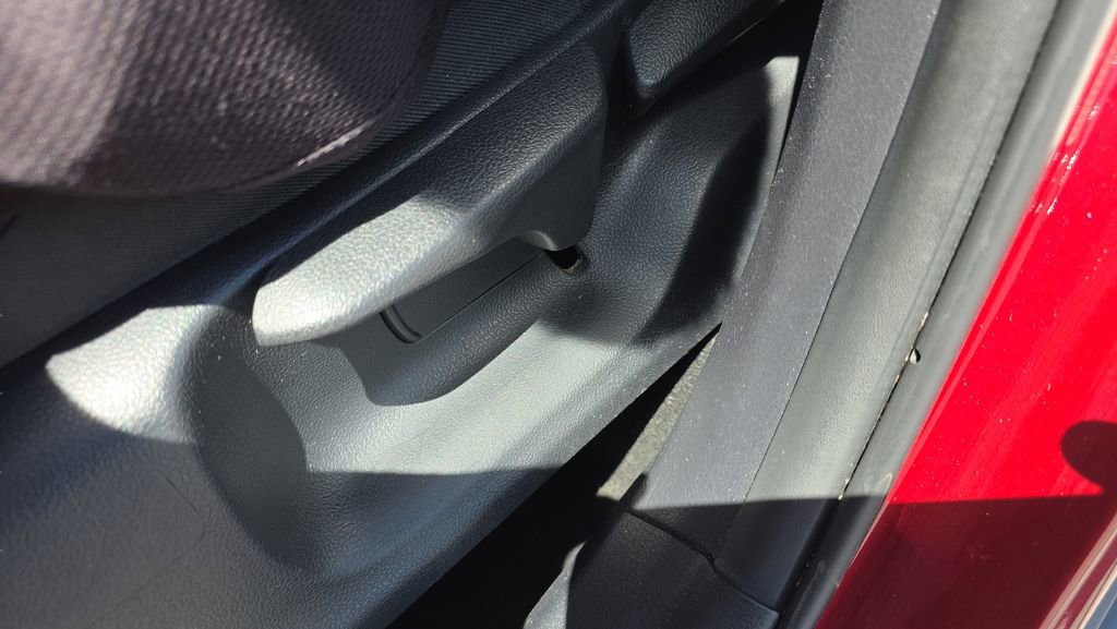 Used 2019 Toyota C-HR LE FWD image 16