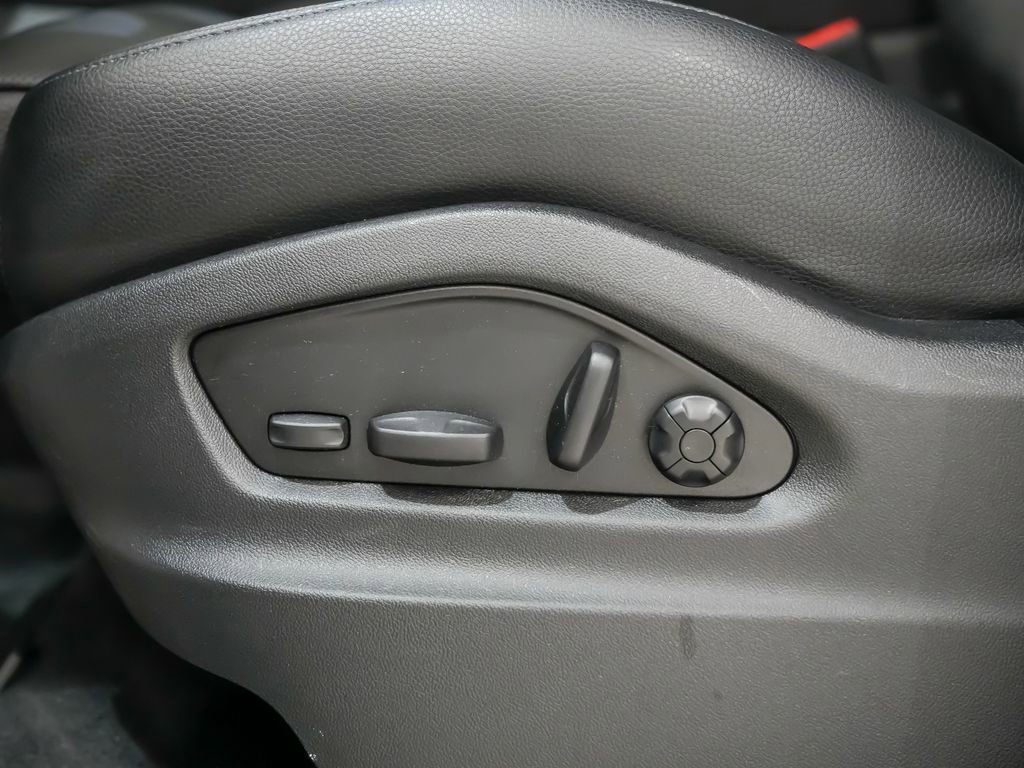 Certified 2024 Porsche Cayenne AWD/4WD image 24