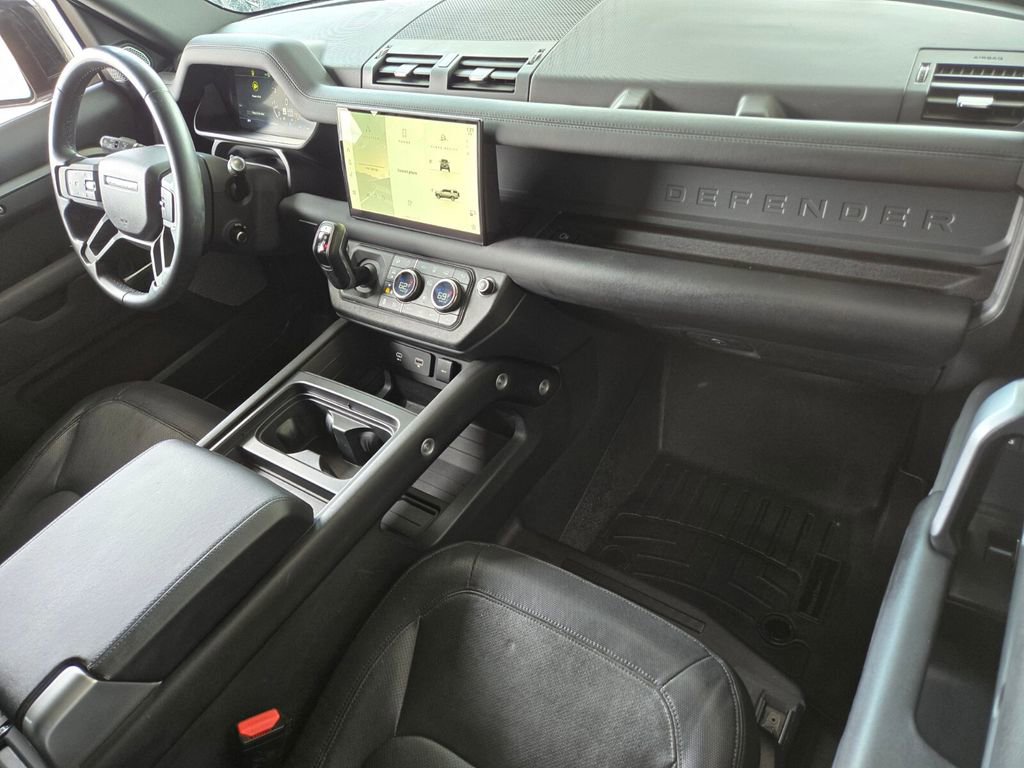 Used 2024 Land Rover Defender 130 X-Dynamic SE AWD/4WD image 18