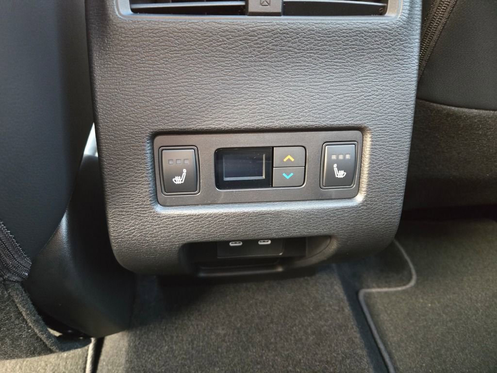 New 2025 Mitsubishi Outlander SEL image 15