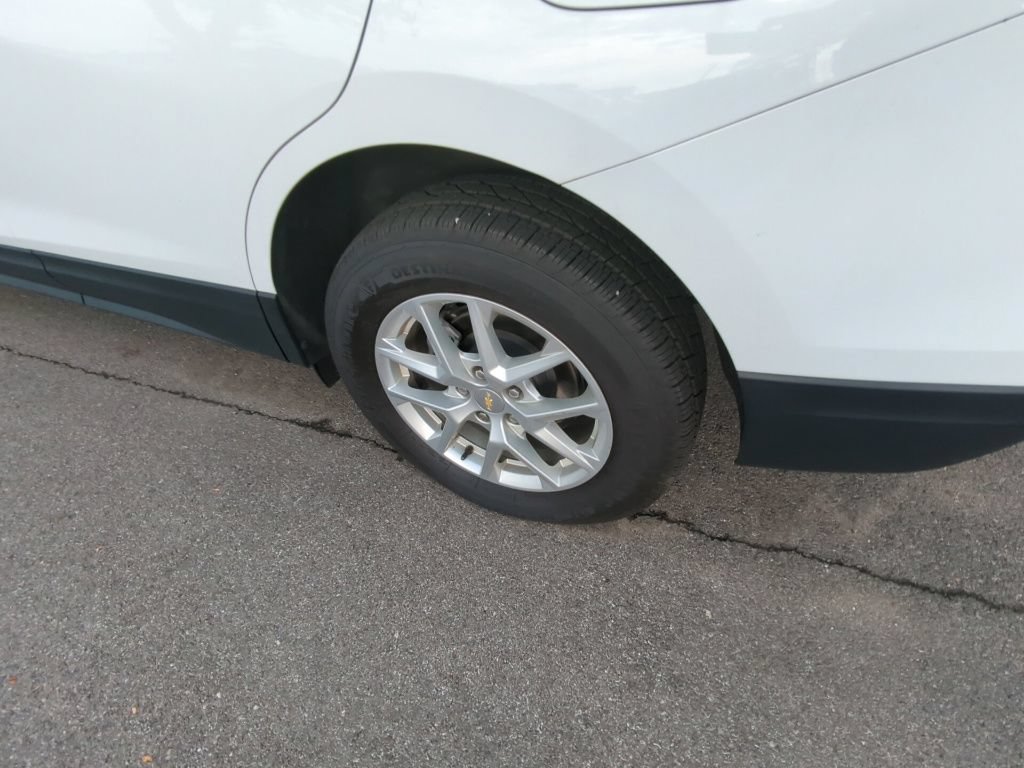 Used 2022 Chevrolet Equinox LS w/ LPO, Floor Liner Package FWD image 5