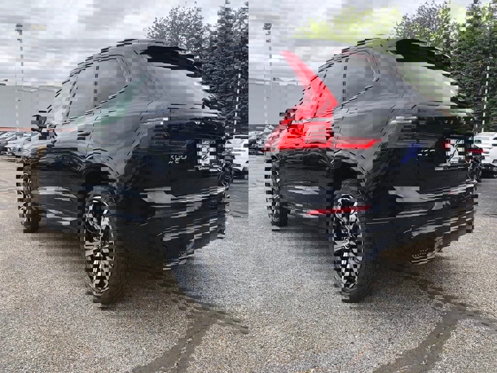 Used 2025 Volvo XC60 B5 Ultra w/ Protection Package Premier image 4