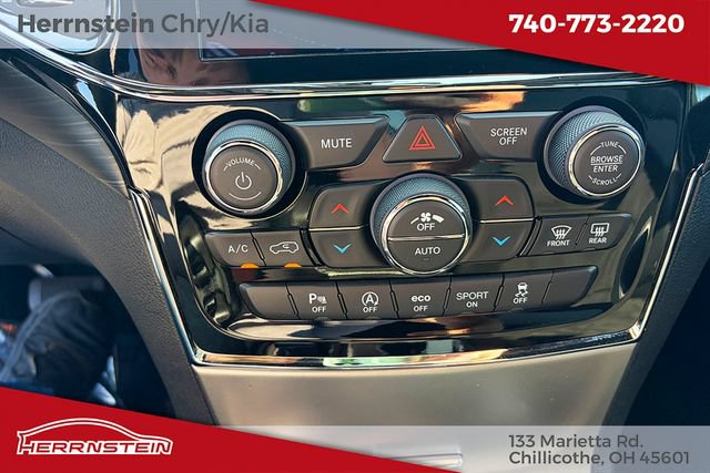 Used 2021 Jeep Grand Cherokee Laredo X AWD/4WD image 12