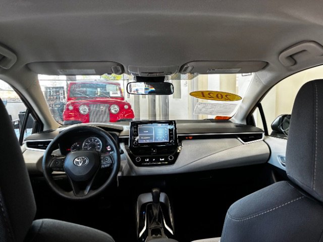 Used 2021 Toyota Corolla LE FWD image 15