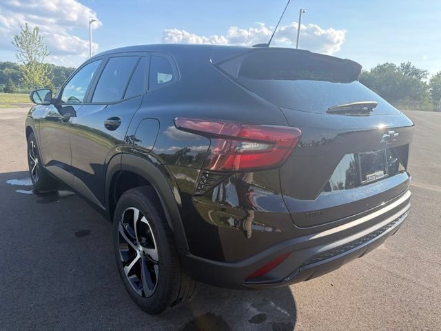 Used 2024 Chevrolet Trax RS w/ Sunroof Package FWD image 11