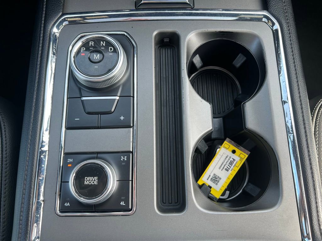 Used 2018 Ford Expedition XLT w/ Equipment Group 202A AWD/4WD image 31