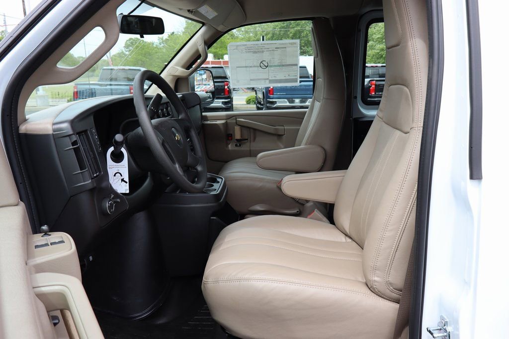 New 2025 Chevrolet Express 3500 w/ Chrome Appearance Package image 3