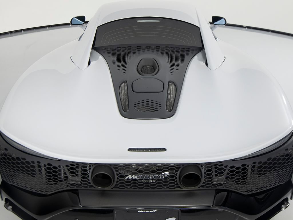 Used 2023 McLaren Artura image 39